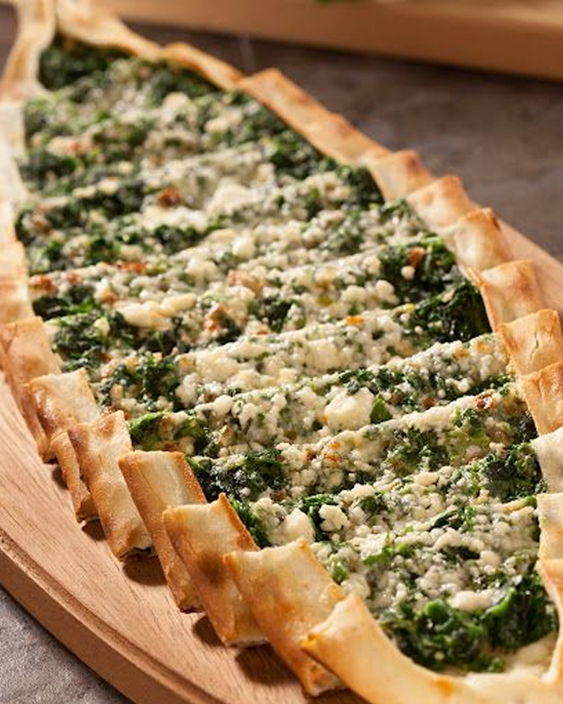 Pide-Schafkäse und Spinat